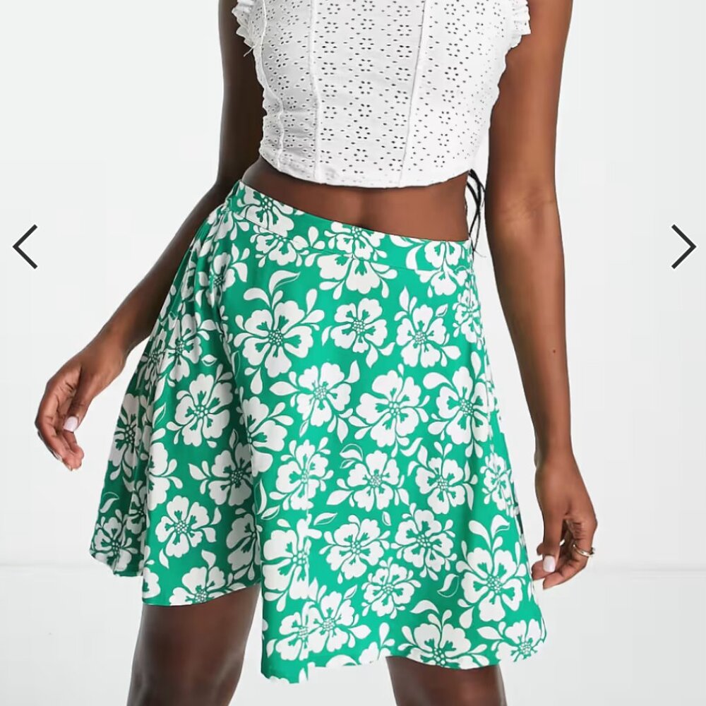 🆕 NWOT • Monki • mini skirt